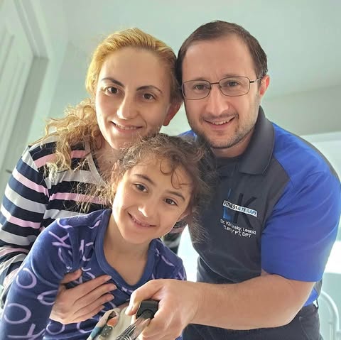 Dr. Lenny Klichinsky with his wife and daughter