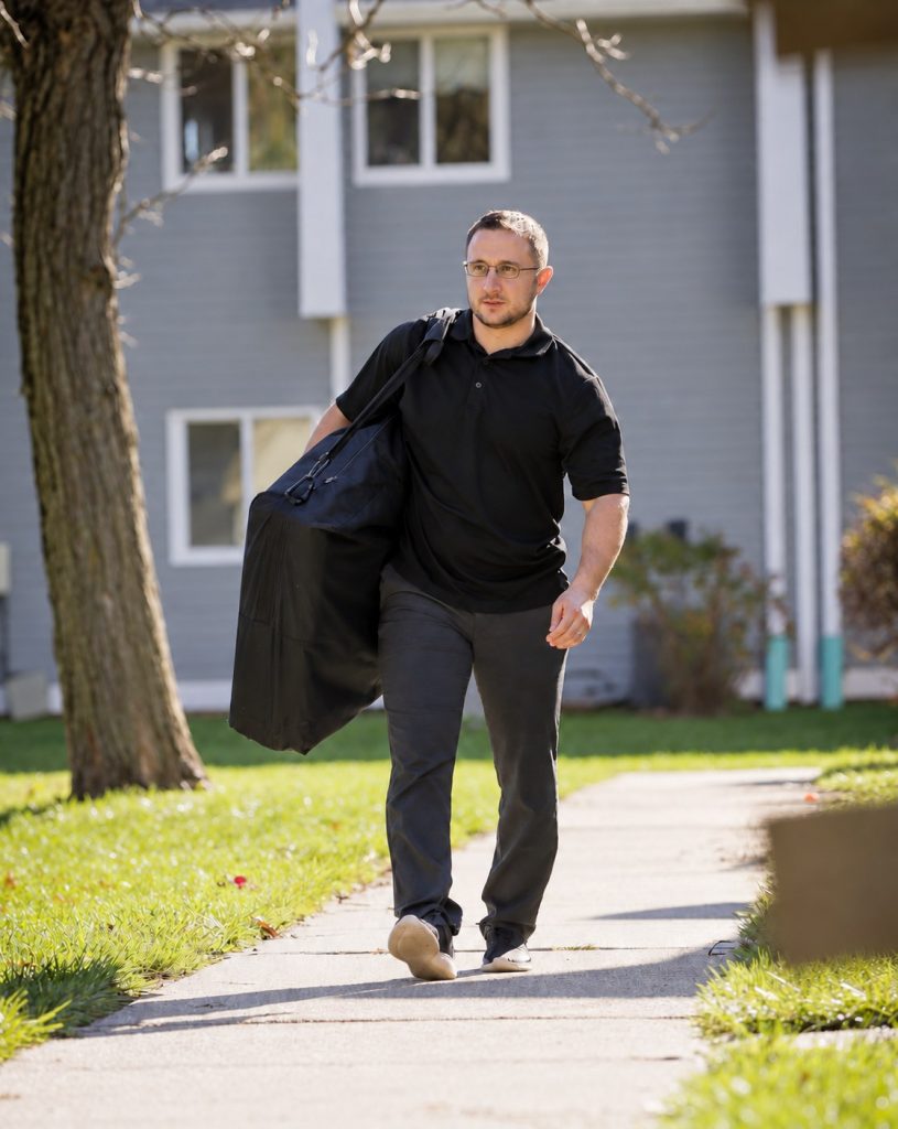 Dr. Lenny Klichinsky carrying equipment for an in-home physical therapy and wellness visit